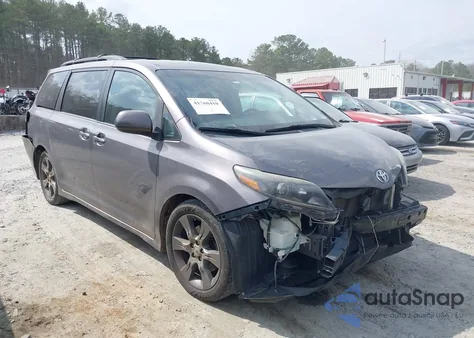 2015 Toyota Sienna Se Premium 8 Passenger z USA, uszkodzony, nr VIN 5TDXK3DCXFS634291